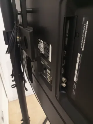 Soporte con ruedas para TV