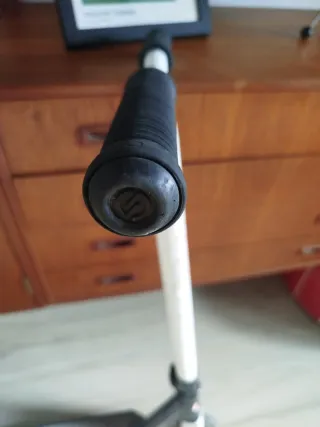 Patinete infantil blanco y negro