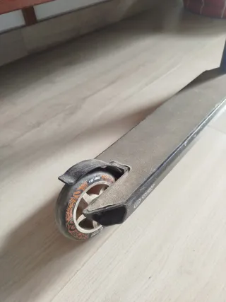 Patinete infantil blanco y negro