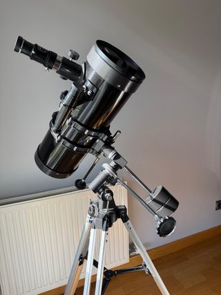 Telescopio astronomico reflector con tripode