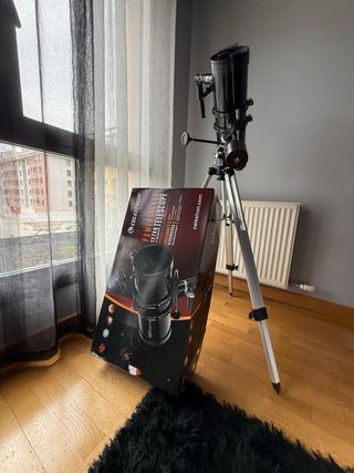 Telescopio astronomico reflector con tripode