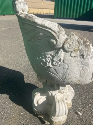 Banco de piedra decorativo