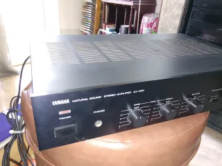 Amplificador vintage Yamaha funciona