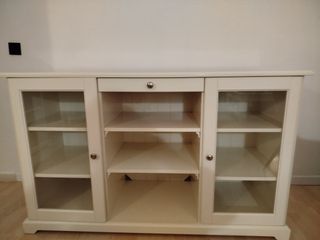 Cómoda armario blanco con puertas de cristal