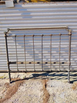 Cabecero cama antiguo metal y madera