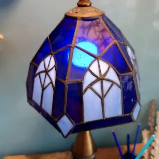 Lámpara mesa Tiffany latón pie antiguo