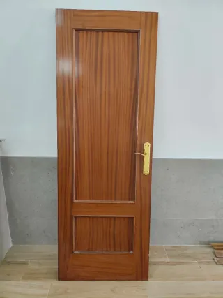 Puerta de madera interior