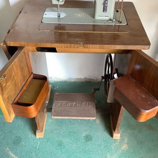 Máquina de coser Wertheim antigua