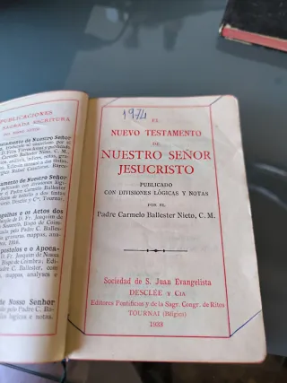 Libro religioso antiguo
