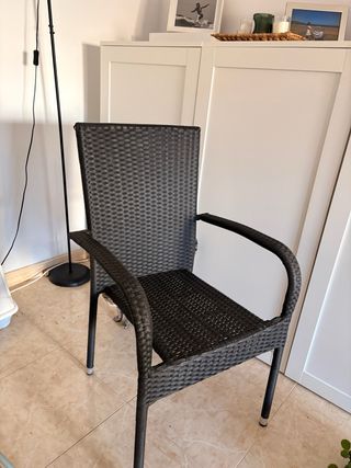 Silla de exterior ratán negra