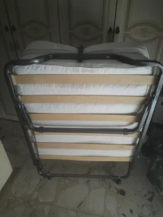 Lettino pieghevole con materasso