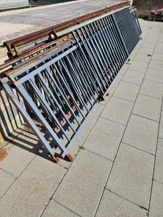 Barandilla metálica exterior