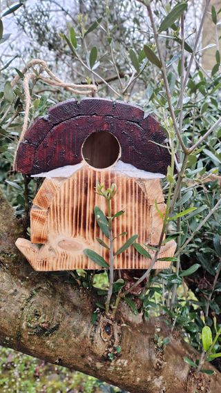 Mangiatoie per uccellini in legno fatte a mano