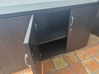 Mueble bajo wengue con puertas y cerradura