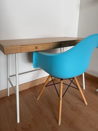 Silla estilo Escandinavo azul y madera