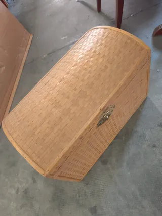 Baúl de mimbre y bambú