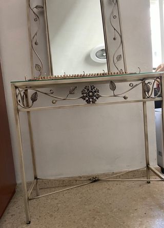 Mueble recibidor forja y cristal.