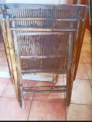 Mesa auxiliar de bambú