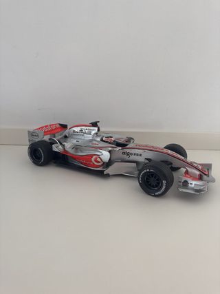 Coche de juguete F1 Vodafone Mercedes-Benz