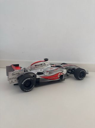 Coche de juguete F1 Vodafone Mercedes-Benz