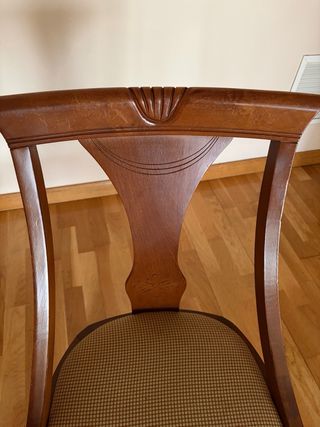 Seis sillas de madera para salón