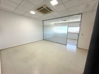 Oficina en alquiler en Centro en Bormujos