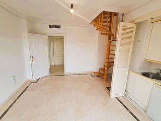 Ático en alquiler en Piovera - Conde Orgaz en Madrid