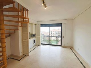 Ático en alquiler en Piovera - Conde Orgaz en Madrid
