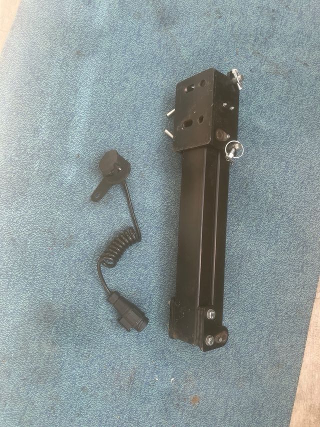 Brazo giratorio para enganche de remolque.