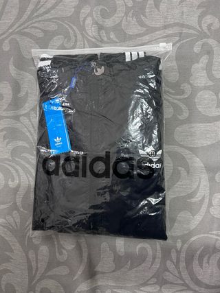 Cortavientos negro adidas con capucha
