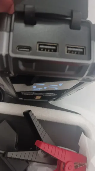 Arrancador Coche, Powerbank y Linterna Nuevo