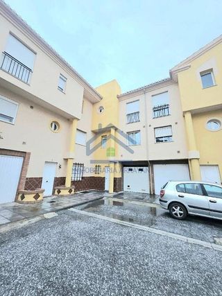 Casa adosada en alquiler en Ogíjares