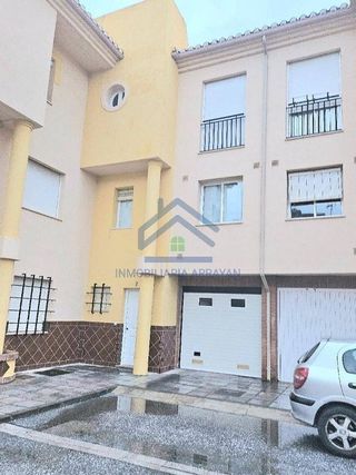 Casa adosada en alquiler en Ogíjares