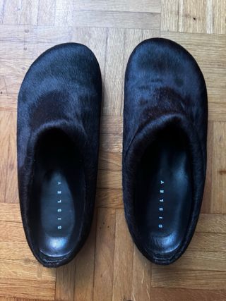 Zuecos cuero Sisley negros