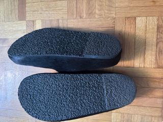 Zuecos cuero Sisley negros