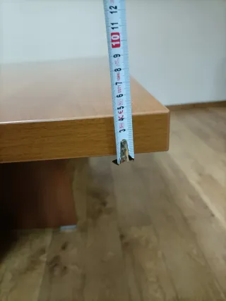 Mesa de reuniones de madera