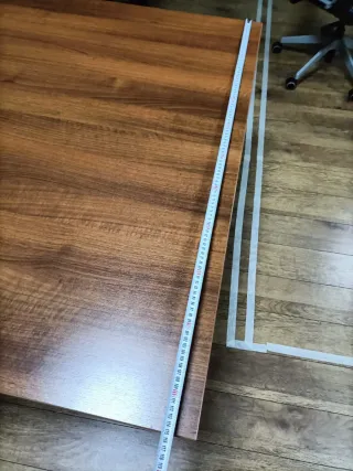 Mesa de reuniones de madera