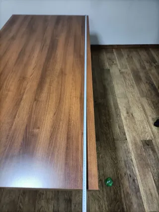 Mesa de reuniones de madera