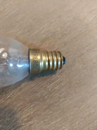 6 Lampadine a Candela Ricciate e 3 in Omaggio