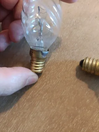 6 Lampadine a Candela Ricciate e 3 in Omaggio