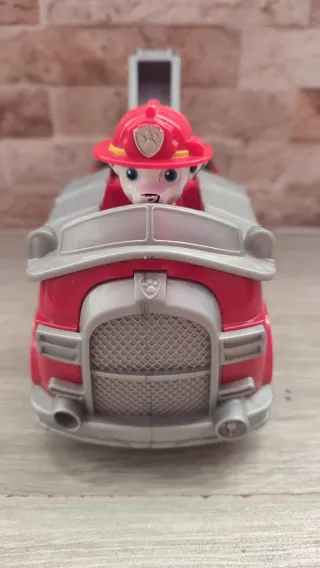 Marshall y su vehículo de bomberos