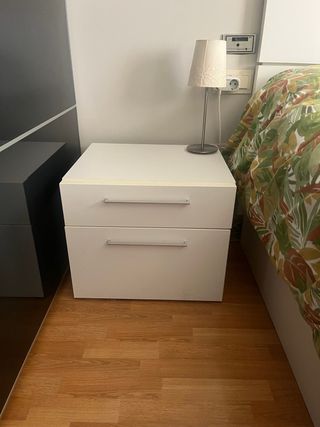 Mesitas de noche blancas 50€ cada una