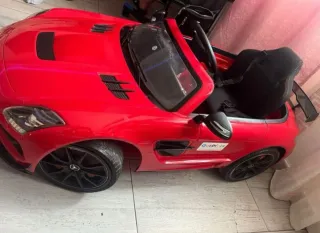 Coche eléctrico infantil rojo