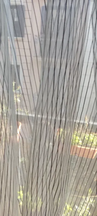 Cortina gris transparente rayas