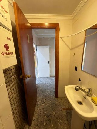 Local comercial en alquiler en Montequinto en Dos Hermanas