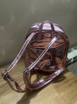 Mochila rosa brillante metálica
