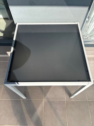 Mesa exterior cristal oscuro patas aluminio