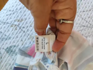 Vestido de tirantes con rayas y borlones