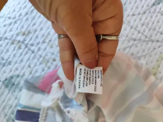 Vestido de tirantes con rayas y borlones