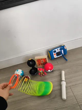 Pack de juguetes ( se puede vender por separado ).